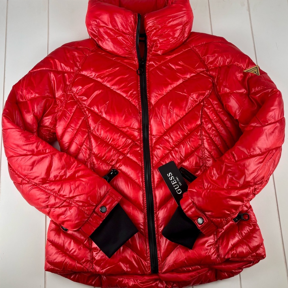 ❄️ NWT Women’s Red GUESS Puffer Jacket Coat Sz Small